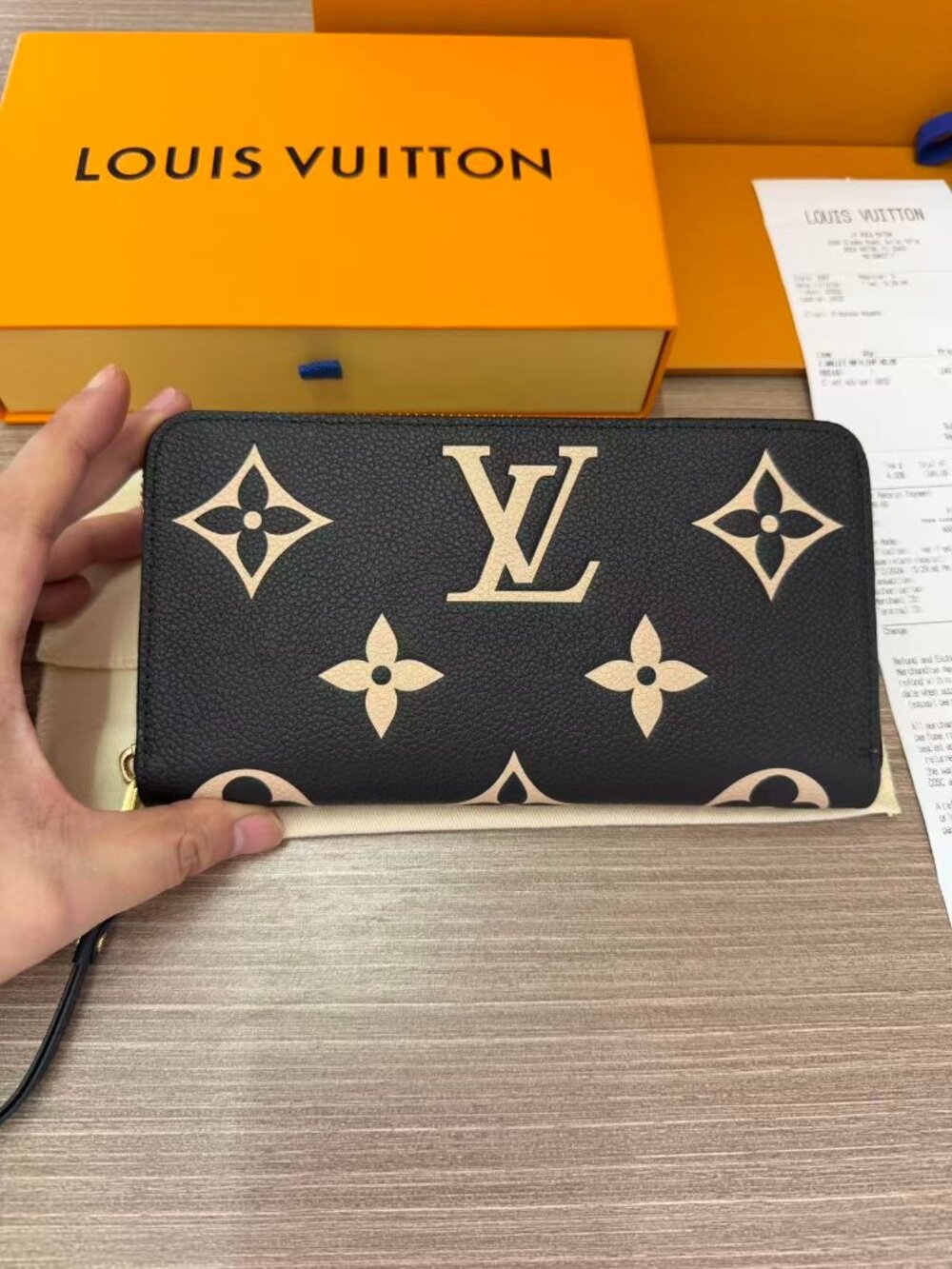 Louis Vuitton Zippy Wallet